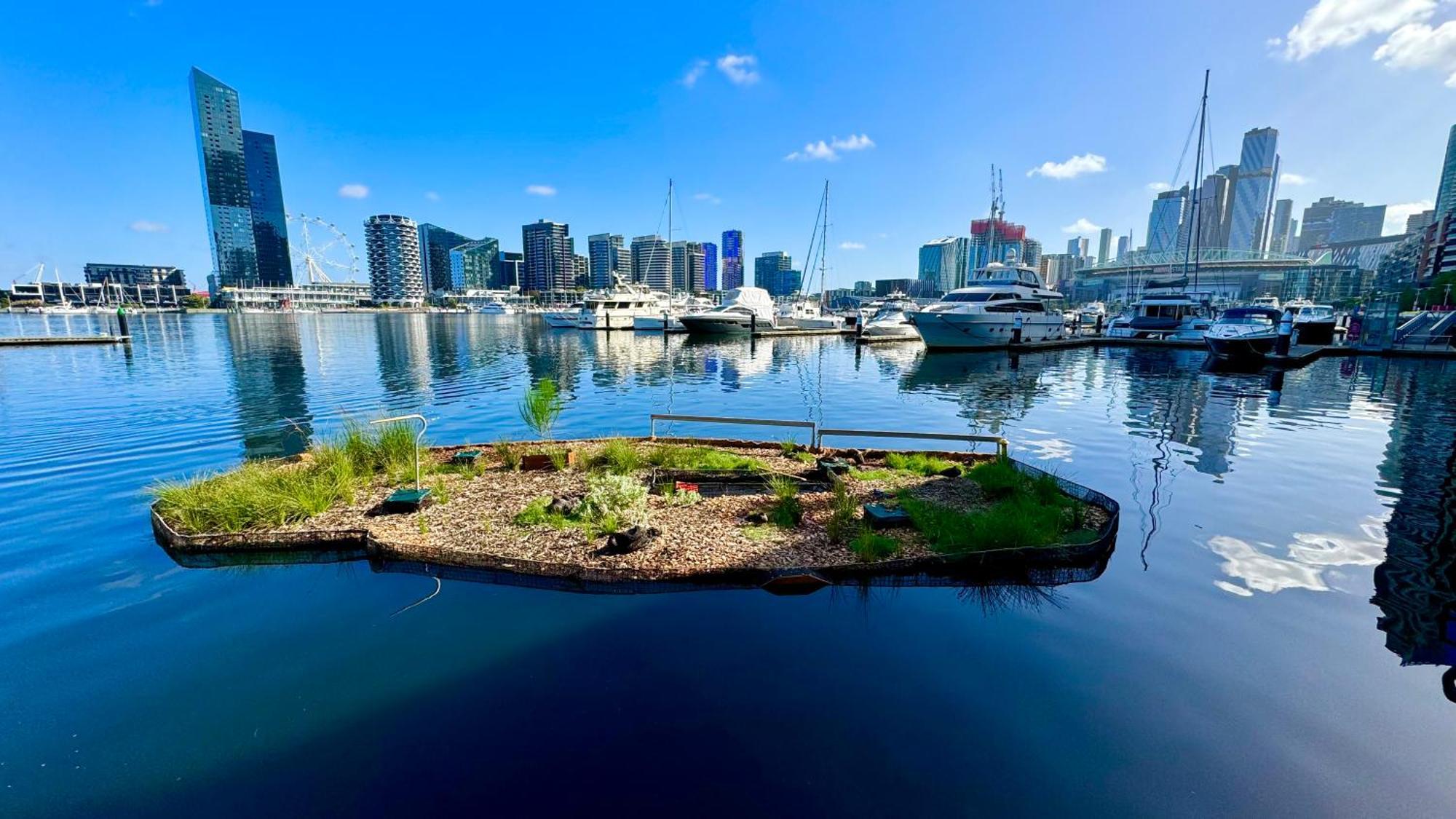 Yarra Accommodation Private Apartments & Ensuite Room With Stunning Yarra River & City Views — Photos 2